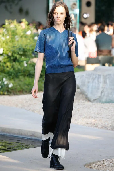Look 17